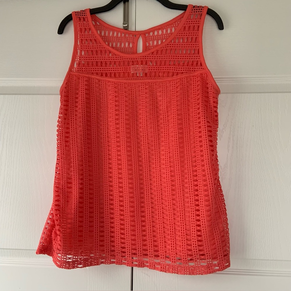 Le Rouge Women’s Melon Color Crochet Tank Top.  Size Large